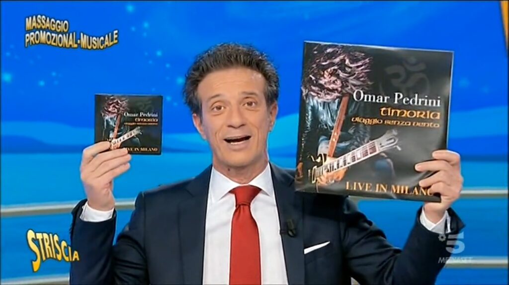 Striscia la Notizia Canale 5 presenta l'uscita dell'album Viaggio Senza Vento Live in Milano.
