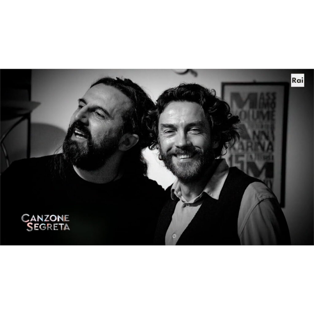 Omar Pedrini e Alessio Boni Su Rai1 la Canzone Segreta di Alessio Boni è stata cantata da Omar Pedrini e Giusy Ferreri. Durante il racconto della storia e del significato per Alessio è stato trasmesso un mio scatto che immortala la loro amicizia.