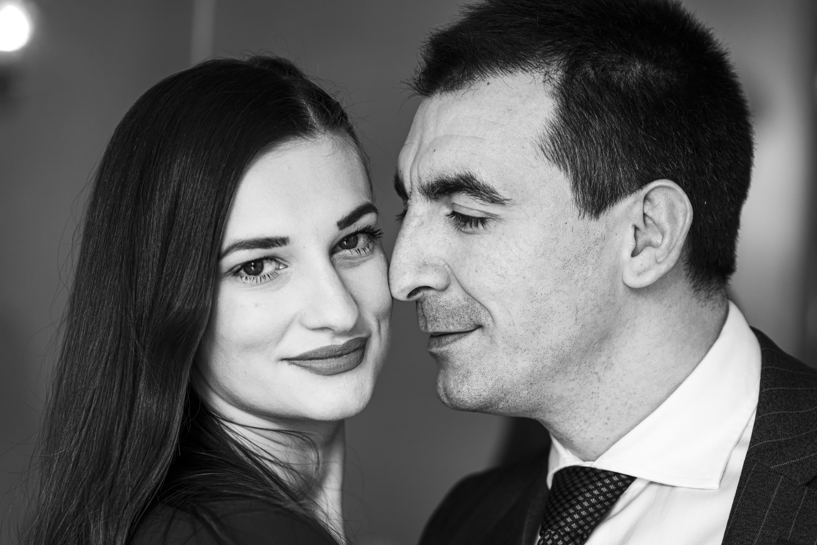 Primo piano in bianco e nero di una coppia, progetto Storie di famiglia a Padova